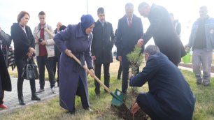 BAKAN YARDIMCISI ÖKTEN İLE ŞEHİT ÖĞRETMENLERİN YAKINLARI, 